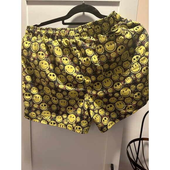 Smile emoji swim trunks - Picture 3 of 5
